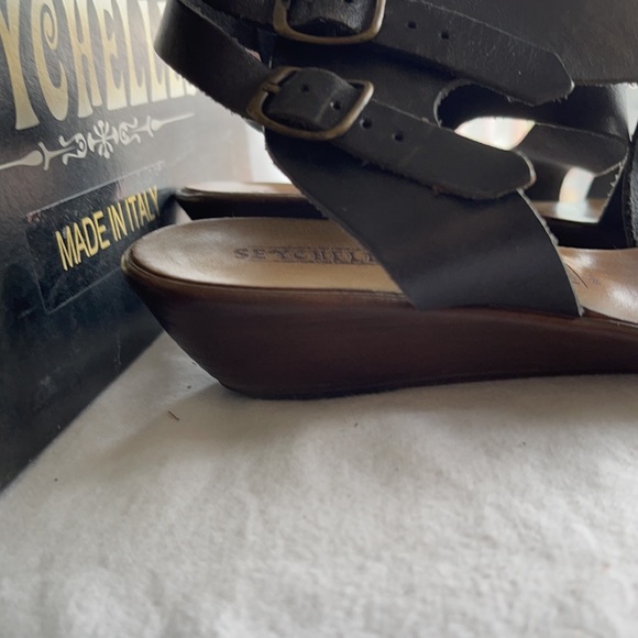 Sandals - Picture 4 of 5